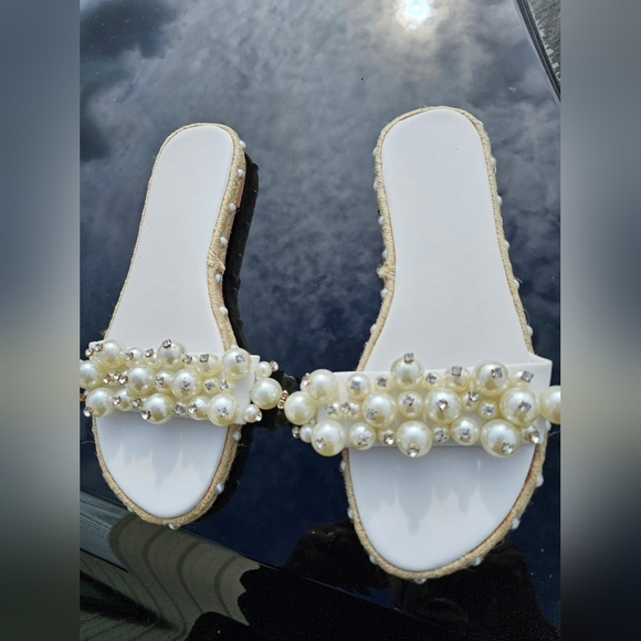 CUTEST FLAT SLIDES SNDALS SHOES WITH PEARLS AND RHINESTONES SIZE 11M - Picture 4 of 5
